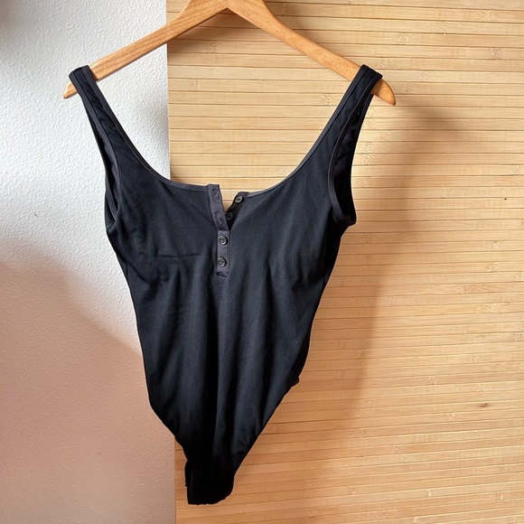 NWT Lspace Float On Classic Ribbed One Piece Swimsuit Black size 6 - Picture 4 of 8